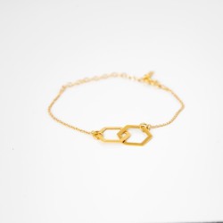 Belleza Pulsera hexagonal con cadena de plata dorada Pulsera fabricada en plata de ley 925, bañada en oro y cadena
Diseño elega