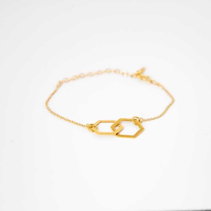 Belleza Pulsera hexagonal con cadena de plata dorada Pulsera fabricada en plata de ley 925, bañada en oro y cadena
Diseño elega